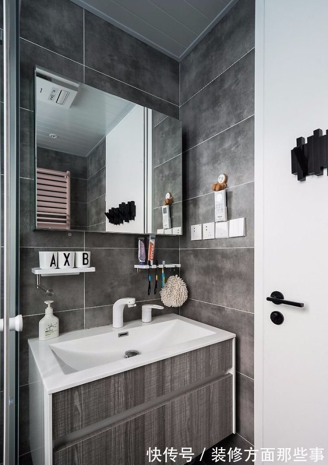 屋主家|135㎡舒适北欧风,多功能书架实用性逆天!