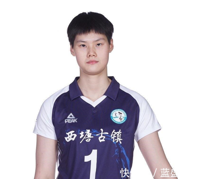 浙江女排|曾洁雅!浙江女排17岁小将成为首日拦网王!