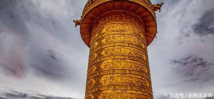 常见|西藏街头常见手摇各色转经筒的藏民,他们不离手的转经筒,究竟在转什么?