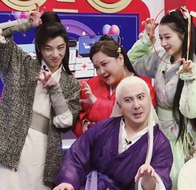 特写 关晓彤在王牌中地位不稳?女主持人出场两分钟,镜头全是“特写”