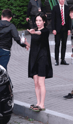 |搞笑gif:逗比,你是专门来搞笑的么