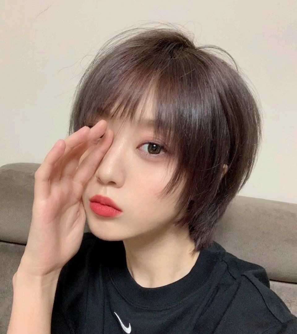 时髦 波波头早就时时髦了,当今盛行“档次发型”,清新风凉还显脸小