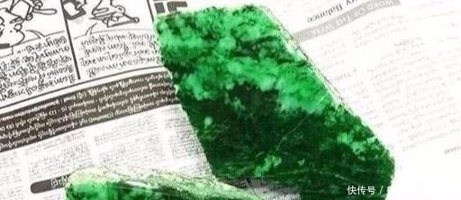 9万入手的翡翠原石,切开藓加绿,货主却仰天大哭