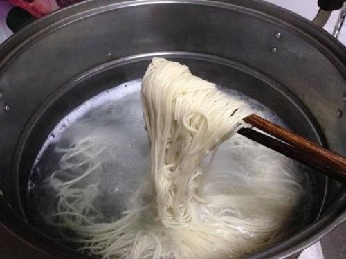 高筋面粉|怎样吃“面条”血糖更稳定？分享4个技巧，不妨提前学习