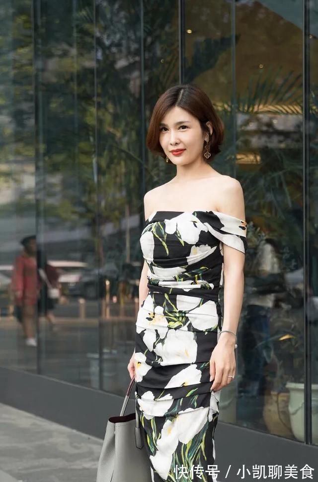 肩膀处 这件“裹身裙”没什么领口,滑落到肩膀处,妹子不觉得方便吗