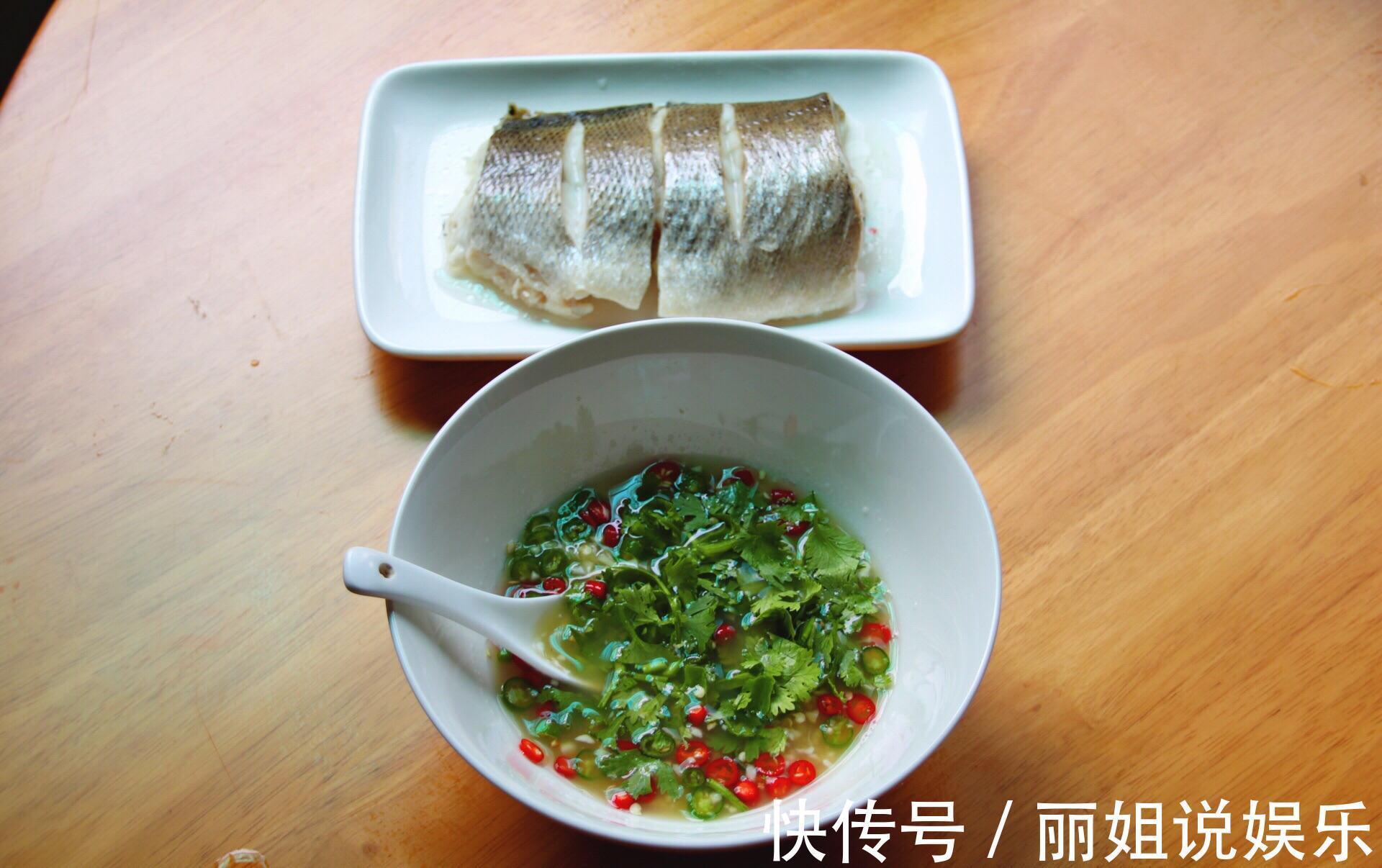 简单好吃的清蒸鲈鱼，味道好肉质鲜，酸辣开胃瞬间打开食欲