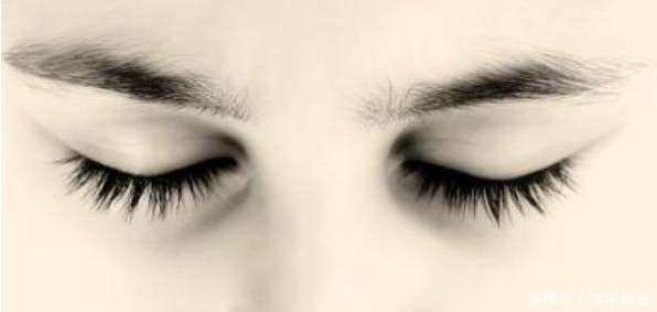 黑眼圈让人看起来疲惫苍老，是爱美人士的梦魇，可通过饮食调理