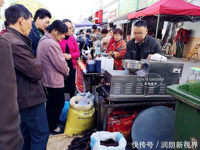 小区来了榨花生油的，一桶100元，围观的人多，原来猫腻在这里