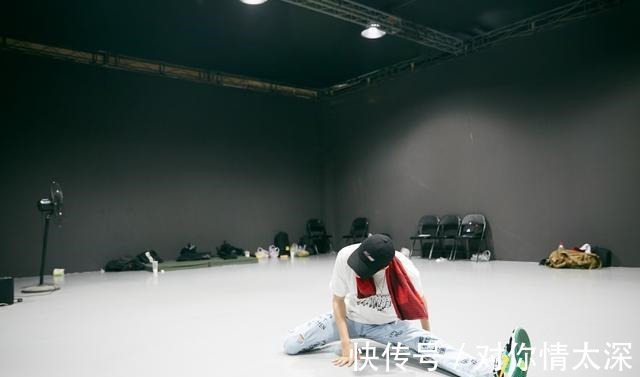 低調|炸場專家王一博實名舞臺玩家，低調有實力，有趣又可愛