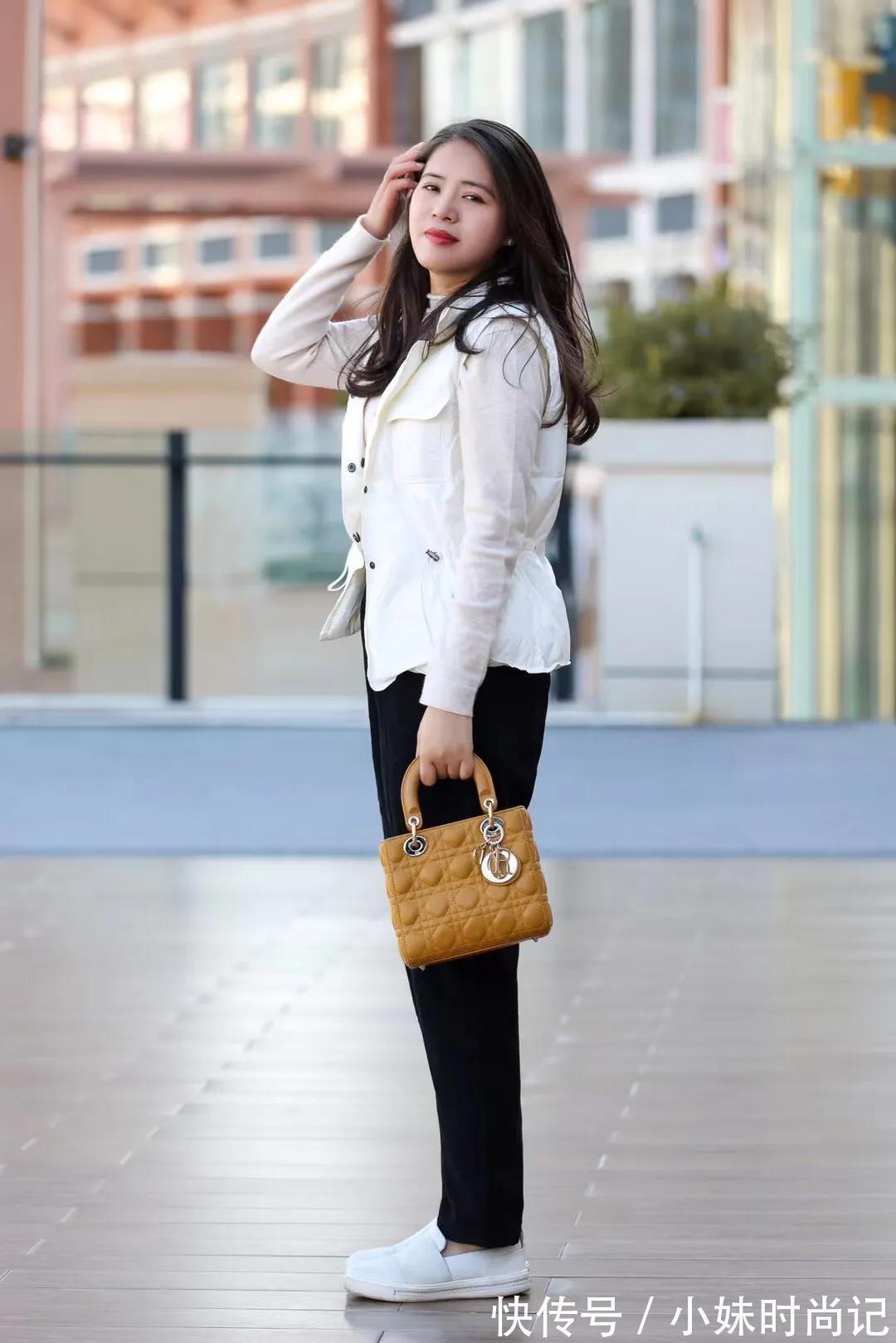 穿一件简洁轻便的背心,又保暖又不碍事,还时尚好看