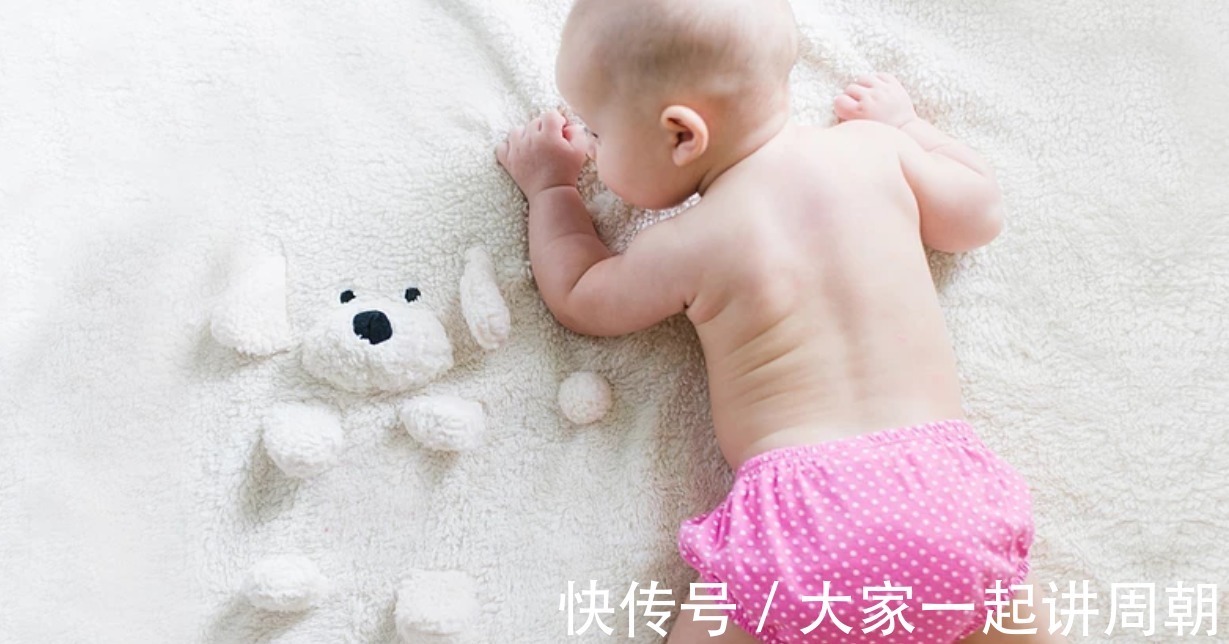 臀部|新生儿的皮肤特别娇嫩,父母帮孩子洗澡时,要保护好新生儿的皮肤