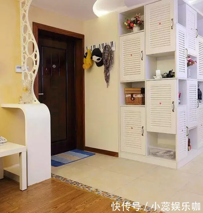 齐家栗子|去朋友家参观,一进门就被鞋柜惊艳到了,真是漂亮又实用!