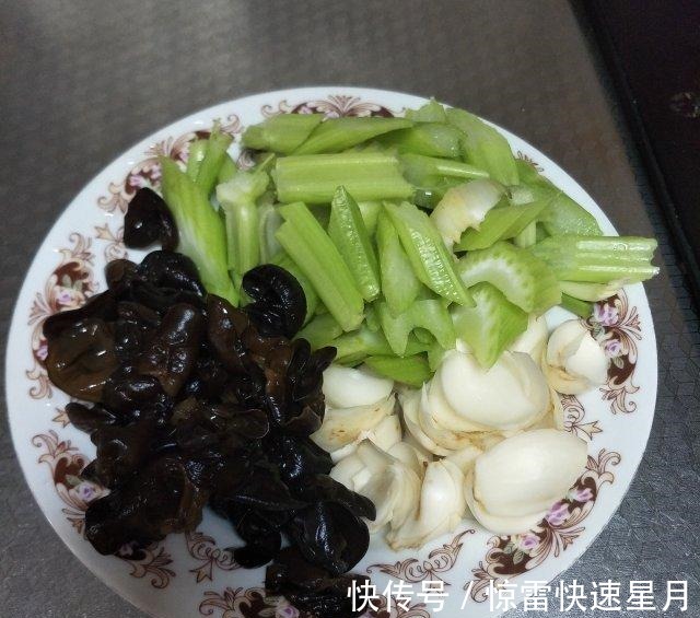 西芹|百合炒西芹,简单快手,清淡鲜美!