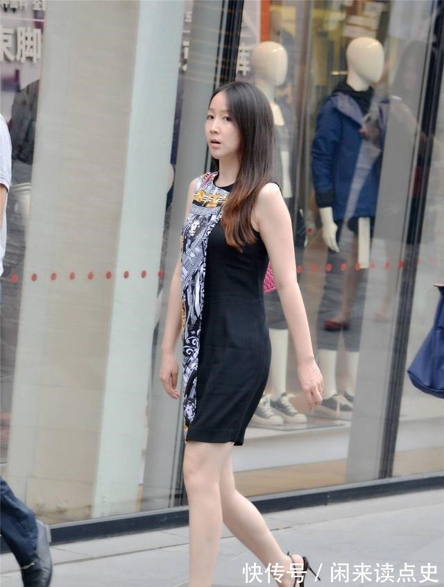 高跟鞋 交叉带细高跟凉鞋,搭配拼接色连衣裙,简单服装,衬托时尚气质!