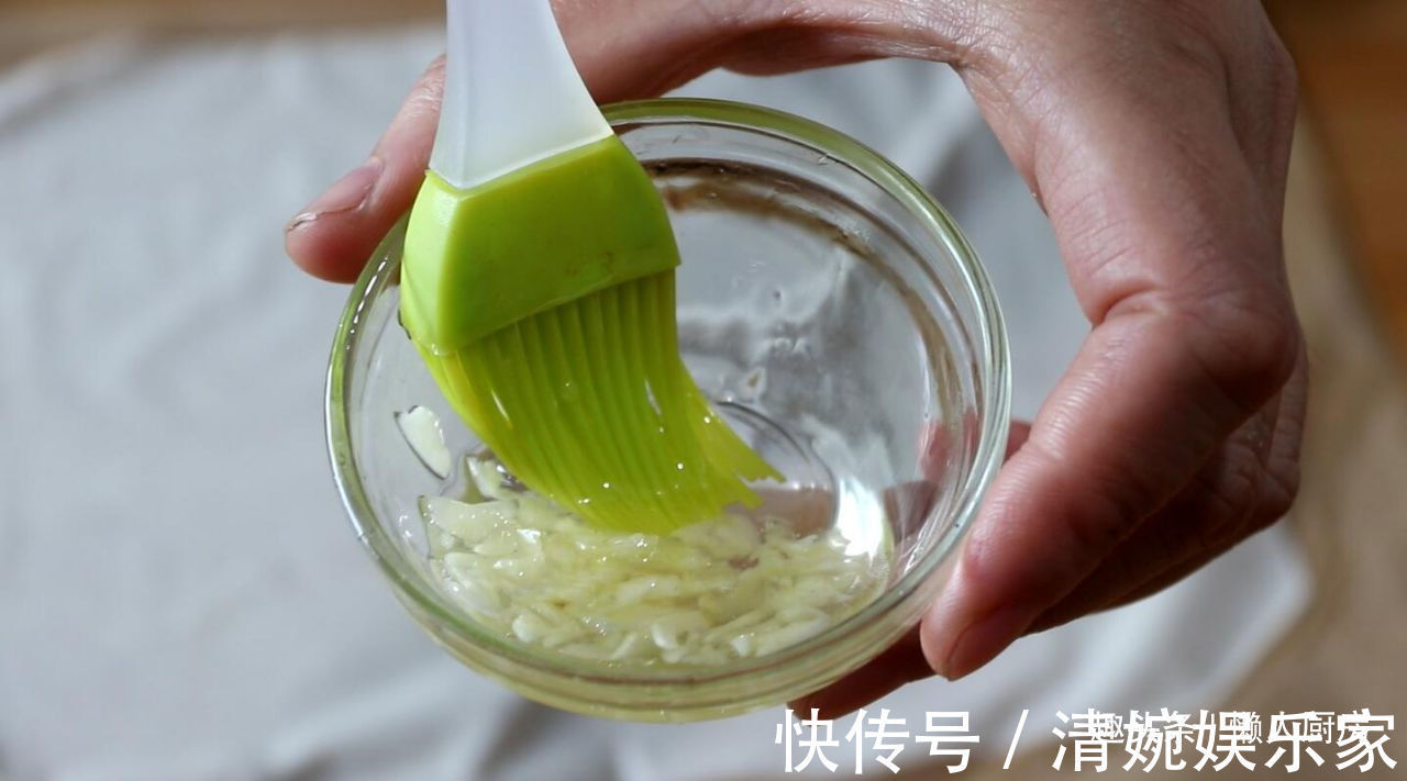 薄饼|别给孩子买薯片吃了,教你薄饼的新做法,不用油炸,比薯片还酥脆