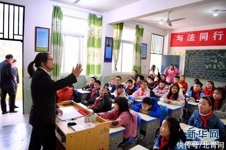 闽北山区寄宿小学开学 留守儿童“回家”