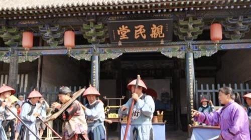 囚犯|御史巡视监狱出一上联,死刑犯当场对出,御史你无罪释放