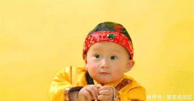 胡乱|胤禛一岁抓周拿了毛笔,在纸上胡乱画了一字,可惜康熙当时没在意