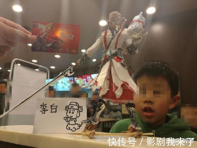 鸡骨头|大神用吃剩的鸡骨头做了个李白“手办”,邻桌的小学生直接看懵了