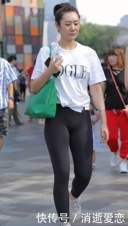 街拍打底裤美女,有的时尚有的身材好,图四属于只可远观的类型