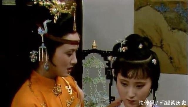 拍马屁|同是拍马屁讨好儿,贾母为何更喜欢王熙凤,却对薛宝钗很无感?