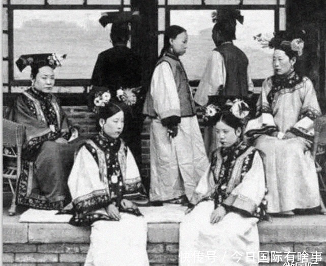 皇上|清朝妃嫔为什么都要戴长指甲套?除了方便皇上,原来还有这用处