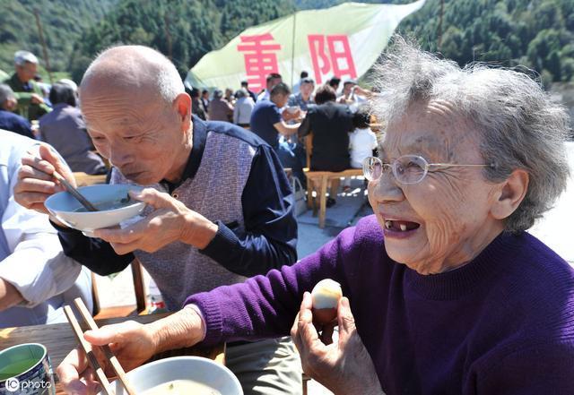  起床|长寿的人，早上起床爱做3件事，若占一个，恭喜可能长命百岁！