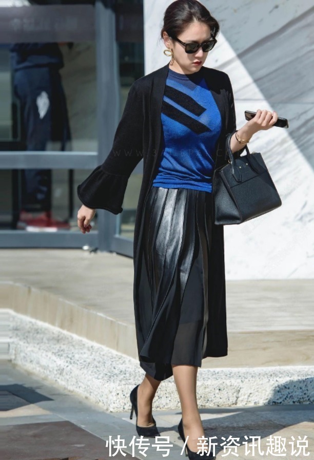 高跟鞋 贵妇为了展现高贵优雅的气质,大热天的穿皮裙子,太拼了吧