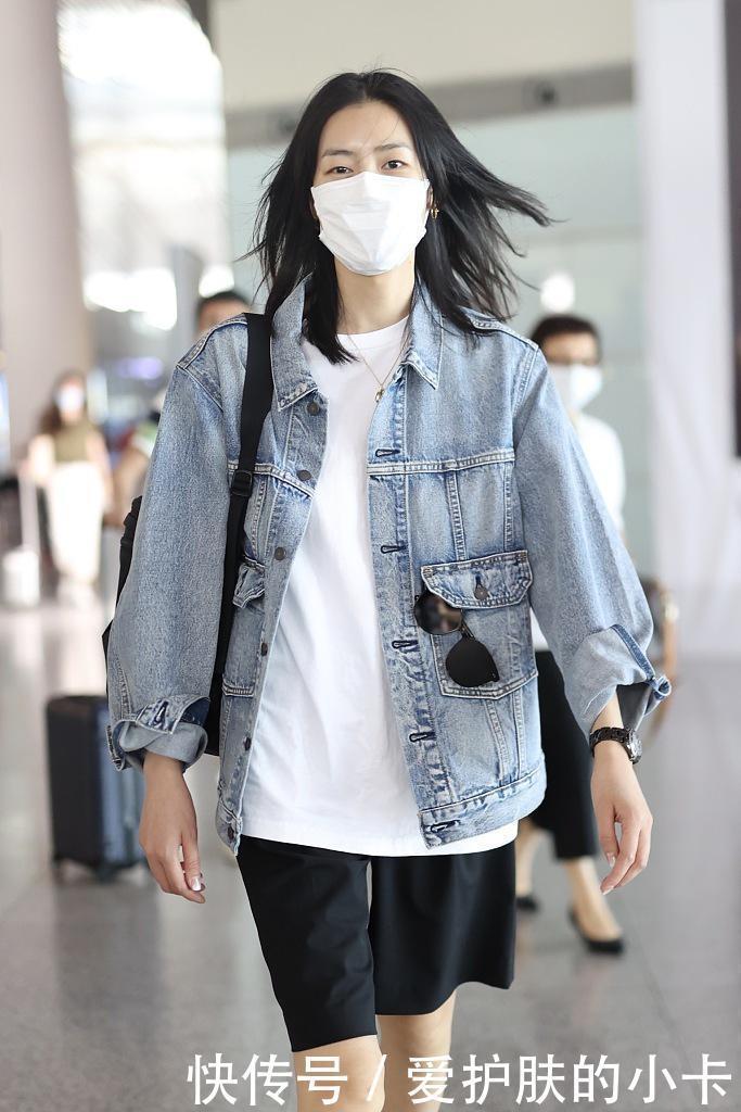 刘雯|刘雯中性风穿搭太赞，牛仔服配大短裤简约时尚，清爽干净真帅气