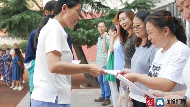 师德|坚守师德 与爱同行 青岛市北体育学校举行教师节表彰仪式