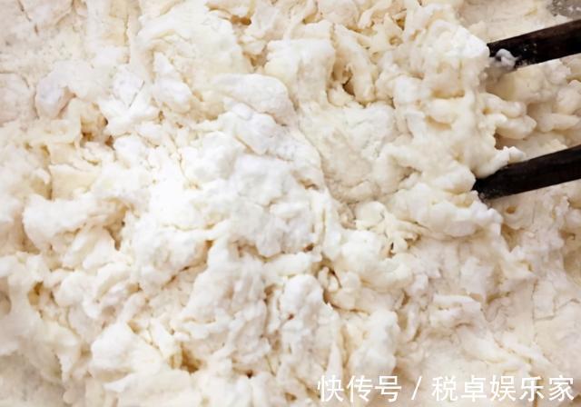 面食|发面直接加酵母粉和白糖是大错，教你一小妙招，发面只需10分钟