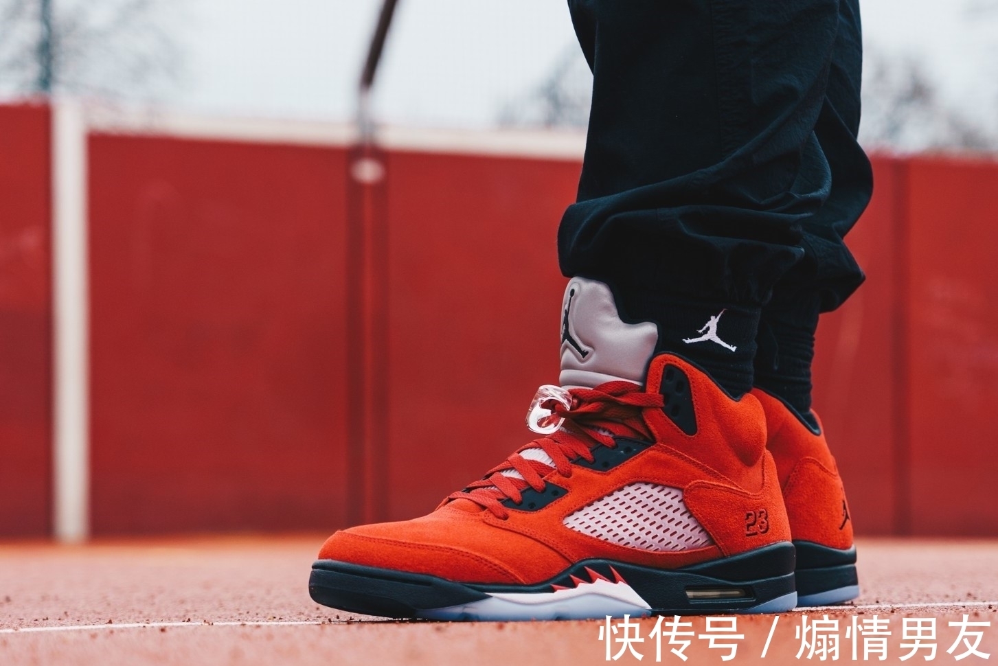 air 黑银脚趾只要千元!今年AJ集体降价快抄底!真怕冬天又涨价!