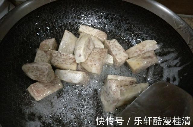 反沙芋头|教你在家做反沙芋头，外皮酥脆，软糯香甜，吃起来还不腻