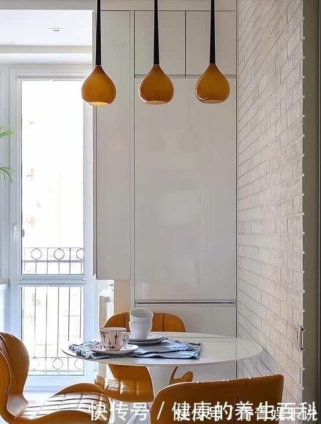 收纳|父女俩同住48㎡公寓,坚持“去客厅化”设计,全屋配色温馨舒适!