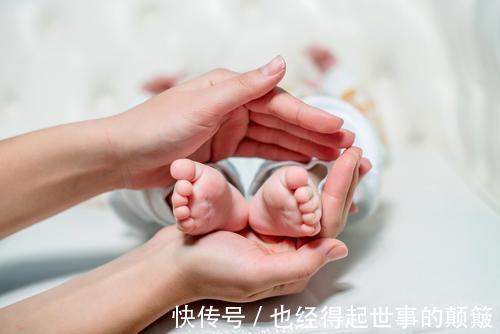 人选|谁抱像谁新生儿出产房后谁来抱确实有深意,四类人请自觉后退