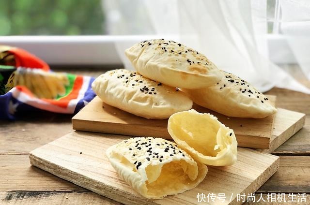做法|面粉换个做法,个个空心,鼓大泡,咬一口酥掉渣,比面包好吃