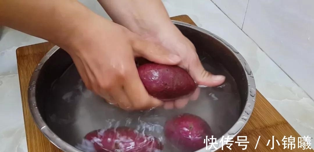 面团|1斤面粉, 4个紫薯, 不用一滴水, 平底锅做的小面包, 边吃边流口水
