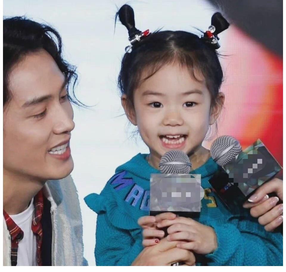 人间蛊王|一公舞台哥哥秒变“人间蛊王”，“高质量”男团在线出道