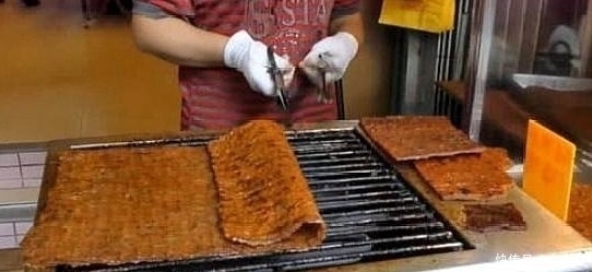 辣条|万物皆可“烧烤”,忍了西瓜忍了辣条,最后一个要用“意念”吃