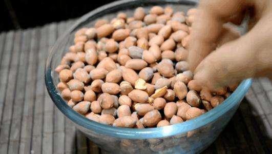 中国居民膳食指南|人长期吃花生，对身体会有哪些影响营养师提醒2种花生别碰