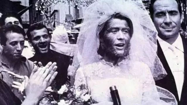 马戏团$世界上最丑的女人,被当做怪物在马戏团演出,死后被丈夫做成标本