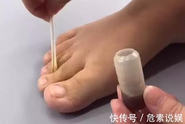 功效|藿香正气水涂在脚上太厉害了，可以带来4个功效，许多人不知道