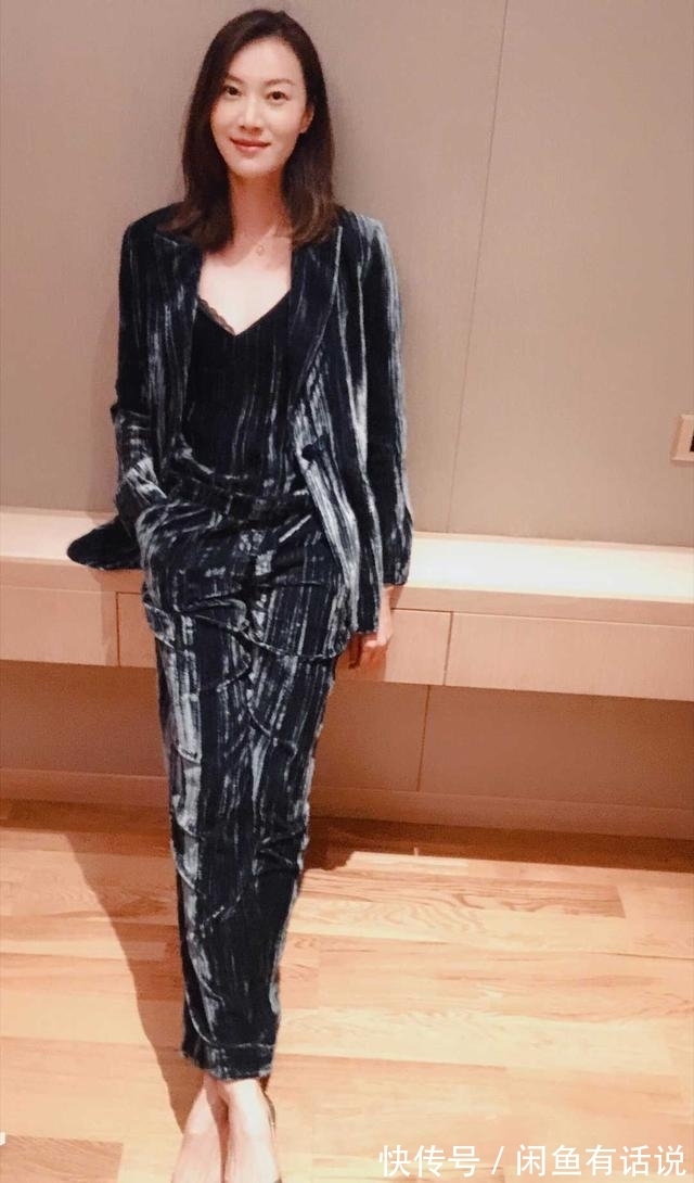 气场|谢杏芳陪林丹出席活动,178穿西装气场真强,39岁越来越有女人味