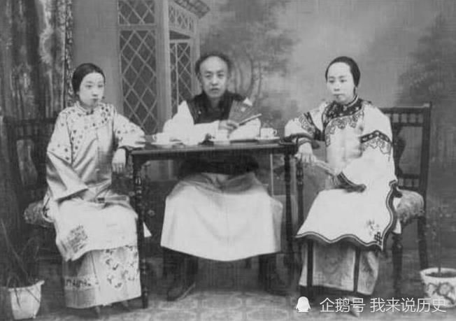 清朝|清朝时人们的坐姿，王爷威风凛凛，少爷放荡不羁