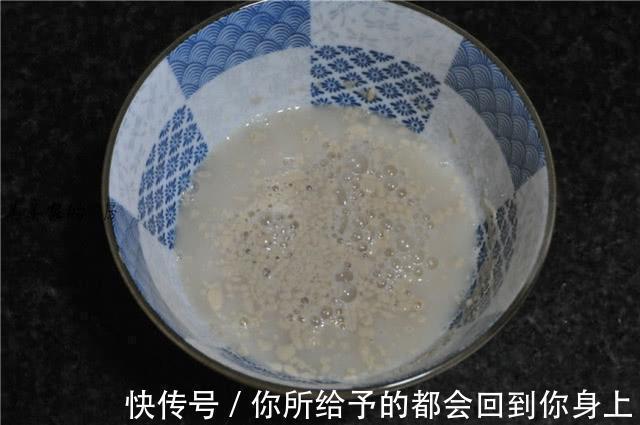 比电饭煲蛋糕还简单，不用面粉，不用烤箱，柔软蓬松，好吃又养胃