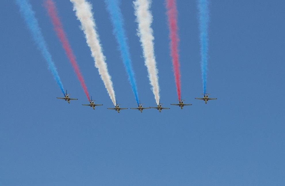 废气 飞机在天上飞的时候，冒出的白烟是什么成分？