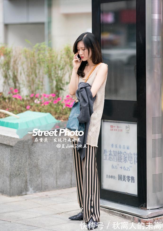 紧身 紧身的设计勾勒出小姐姐迷人的身材