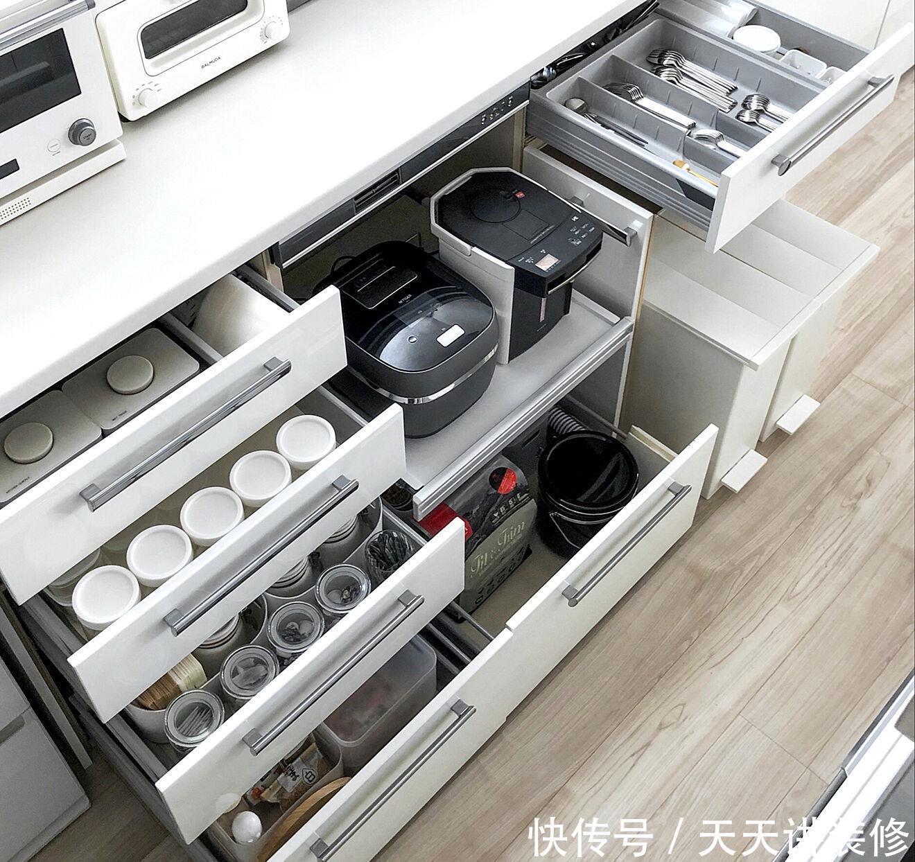 看完这个日本主妇的厨房收纳技巧,超级佩服,这也太整齐干净了