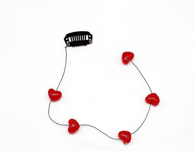 今年流行“七彩小发饰”!个性又独特!明星们都上头了!