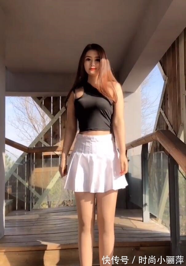 字裙 无懈可击的白色A字裙,随意地装扮也很美